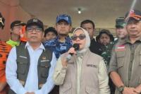 Menteri PPPA Arifah Fauzi menjamin perlindungan dan hak bagi para perempuan dan anak korban bencana longsor di Cisarua (Foto: Antara/Ilham Nugraha)