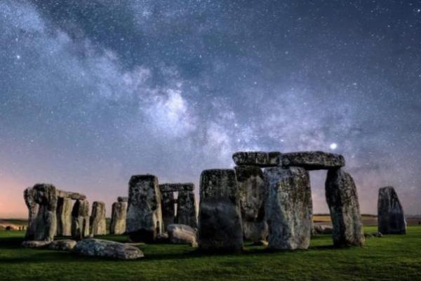 Stonehenge di dataran selatan Inggris (Foto: Earth) 