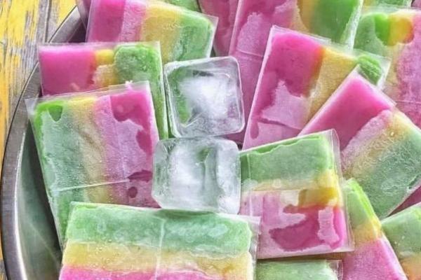 Es gabus, jajanan tradisional yang berbahan dasar hunkwe. 