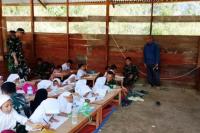 Situasi belajar mengajar di sekolah sementara di Beutong Ateuh, Kecamatan Beutong Ateuh Banggalang, Kabupaten Nagan Raya, Aceh pascabencana (Foto: MPD Nagan Raya)