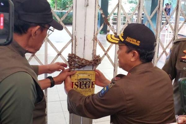 Penyegelan Bandung Zoo (Foto: Kemenhut) 