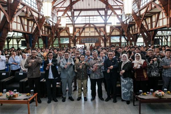 Menteri Koordinator Bidang Pemberdayaan Masyarakat (Menko PM) Abdul Muhaimin Iskandar dalam kegiatan Kuliah Umum (Studium Generale) di Kampus Institut Teknologi Bandung (ITB), Bandung, Jawa Barat (Foto: Ist) 