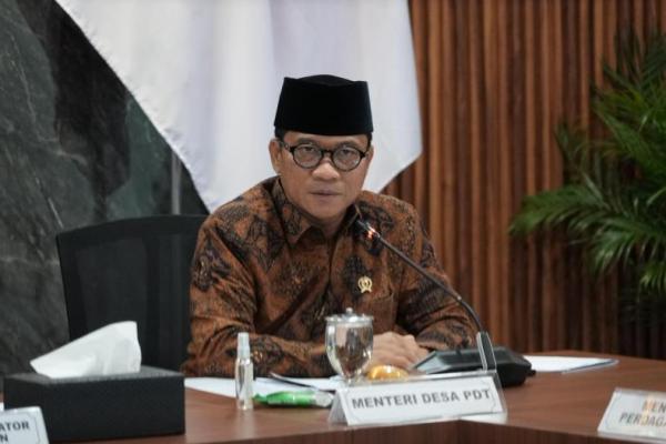 Mendes PDT Yandri Susanto dalam Rapat Koordinasi Terbatas tentang evaluasi perkembangan Kopdes/Kelurahan Merah Putih dan peningkatan kapasitas SDM Kopdes/Kelurahan Merah Putih di Kantor Kemenko Pangan Jakarta (Foto: Humas Kemendes PDT) 