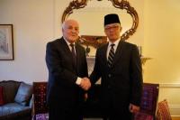 Menteri Luar Negeri Republik Indonesia (Menlu RI), Sugiono melakukan pertemuan bilateral dengan Wakil Tetap Palestina untuk PBB, Menteri Riyad Mansour, di Kantor Perwakilan Palestina di New York (Foto: Kemenlu)