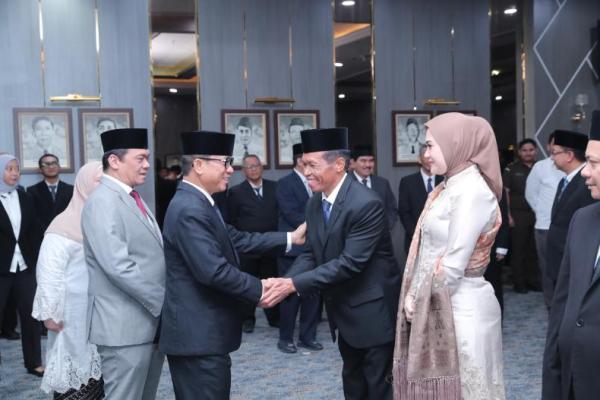 Mendes PDT Yandri Susanto didampingi Wamendes PDT Ariza Patria saat melantik Masyhudi sebagai Inspektur Jenderal Kemendes PDT (Foto: Humas Kemendes PDT) 