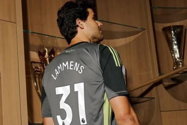 Kiper Manchester United, Senne Lammens (Foto: X/manchesterunited) 