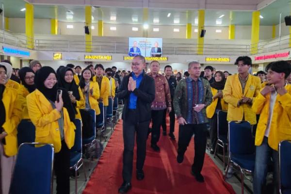Wakil Ketua MPR RI dari Fraksi PAN, Eddy Soeparno menghadiri agenda MPR Goes to Campus ke-42 di Universitas Sriwijaya (Foto: MPR) 
