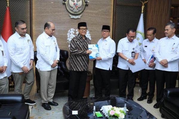Kemendes PDT menerima menerima predikat WTP dari BPK RI (Foto: Humas Kemendes PDT) 