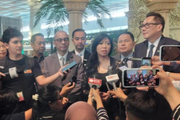 Direktur Utama InJourney Maya Watono saat memberikan keterangan kepada awak media tentang kesiapan angkutan Lebaran 1447 H/2026 di Bandara Soekarno Hatta, Tangerang, Banten, Rabu (11/3/2026). Foto: dok. Jurnas 