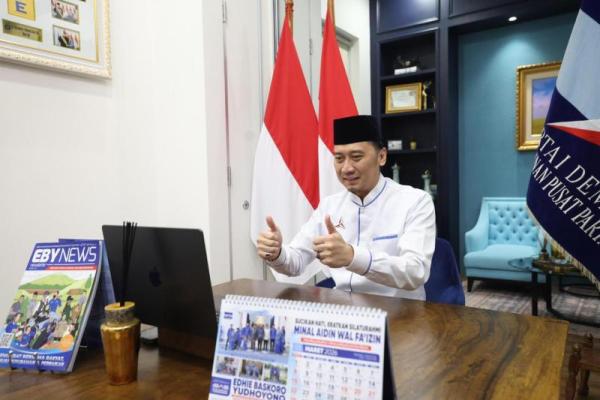 Wakil Ketua MPR RI sekaligus Ketua Fraksi Partai Demokrat DPR RI, Edhie Baskoro Yudhoyono (Ibas) melakukan silaturahmi bersama masyarakat Dapil VII Jawa Timur dalam kegiatan Ramadan Demokrat Peduli dan Berbagi yang digelar secara virtual melalui Zoom (Foto: Humas MPR) 