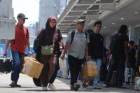 Sejumlah penumpang kapal laut di Pelabuhan Makassar, Sulawesi Selatan. Foto: hubla/katakini