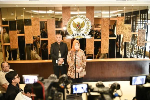Plt Sekretaris Jenderal MPR RI Siti Fauziah pada konferensi pres yang dilaksanakan di gedung Nusantara 3 kompleks MPR DPR RI, Selasa (Foto: Humas MPR) 
