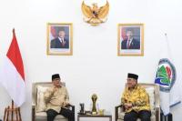 Mendes PDT Yandri Susanto saat menerima audiensi dari Bupati Tanggamus, Lampung Moh. Saleh Asnawi di kediamannya pada Rabu (1/4/2026) (Foto: Humas Kemendes PDT)