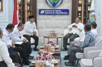 Mendes PDT Yandri Susanto saat melakukan pertemuan dengan Ketua Badan Amil Zakat Nasional (BAZNAS RI) Sodik Mudjahid (Foto: Humas Kemendes PDT)