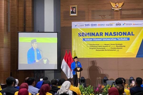 Menteri Koordinator Bidang Pemberdayaan Masyarakat (Menko PM) Abdul Muhaimin Iskandar saat menjadi Keynote Speaker dalam kegiatan Seminar Nasional Ikatan Alumni Universitas Terbuka (UT) (Foto: Habib/Katakini.com) 