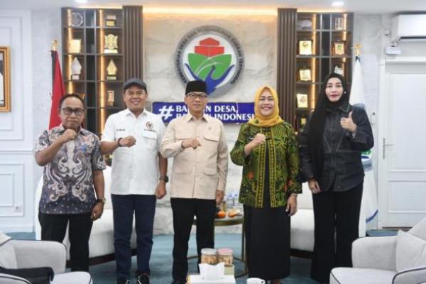 Menteri Desa dan Pembangunan Daerah Tertinggal (Mendes PDT) Yandri Susanto menerima audiensi Wakil Bupati Majene Andi Ritamariani, di ruang kerjanya, Kemendes PDT, Kalibata, Jakarta Selatan, Kamis (Foto: Humas Kemendes PDT) 
