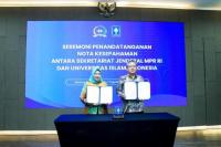 Penandatanganan nota kesepahaman antara Sekretariat Jenderal MPR RI dan Universitas Islam Indonesia (UII) di Ruang Sidang Datar, Gedung Prof. Dr. Sardjito, Kampus Terpadu UII, Yogyakarta, Selasa (Foto: Humas MPR)