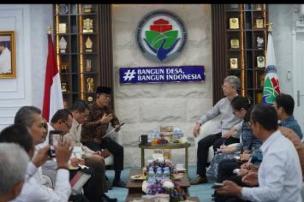 Mendes PDT Yandri Susanto saat menerima audiensi dari Duta Besar (Dubes) China Wang Lutong di Kantor Kemendes PDT (Foto: Humas Kemendes PDT) 