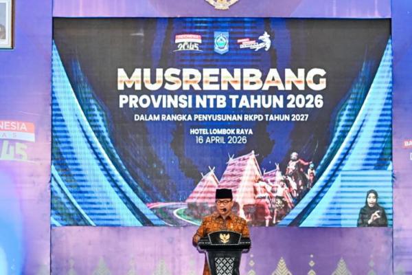 Mendes PDT Yandri Susanto saat menjadi narasumber dalam acara Musrenbang Tingkat Provinsi NTB dalam rangka penyusunan RKPD tahun 2027 di Hotel Lombok Raya (Foto: Humas Kemendes PDT) 