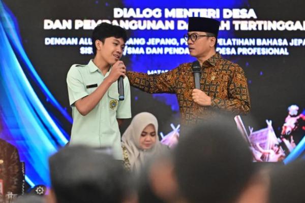 Menteri Desa dan Pembangunan Daerah Tertinggal (Mendes PDT) Yandri Susanto (kanan) (Foto: Humas Kemendes PDT) 