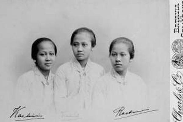 RA Kartini dan adik-adiknya(WIKIMEDIA COMMONS/GPL FDL) 