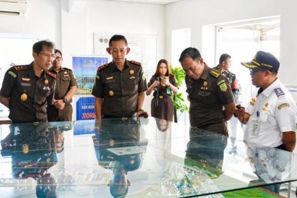 Kunjungan Kepala Kejaksaan Tinggi Jawa Barat dan Kejaksaan Negeri Subang ke Pelabuhan Patimban, Senin (20/4/2026). Foto: hubla/katakini 