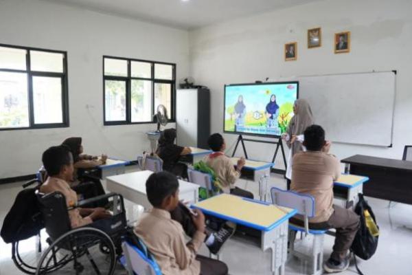 Suasana belajar mengajar di SLBN Pahlawan Indramayu setelah direvitalisasi melalui program Kemendikdasmen (Foto: Humas Kemendikdasmen) 