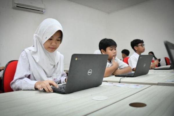 Para siswa SD jenjang SD/MI/sederajat saat mengikuti pelaksanaan hari pertama Tes Potensi Akademik (TKA) (Foto: Humas Kemendikdasmen) 