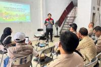 PT Pertamina Patra Niaga Regional JBB melalui FT Bandung tambah program Desa Energi Berdikari (DEB) melalui pemasangan PLTS serta sosialisasi pengoperasian dan perawatan di Komunitas Merajut Asa Kita, Kelurahan Binong, Kecamatan Batununggal, Kota Bandung pada Selasa (21/4) (Foto: Ist)