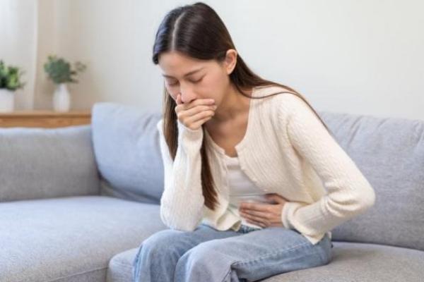 Ilustrasi - rasa mual setelah makan, kenali penyabab dan cara mengatasinya (Foto: Alodokter) 