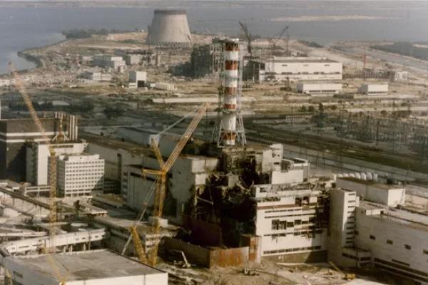Pembangkit Listrik Tenaga Nuklir Chernobyl tiga hari setelah mengalami pelelehan sebagian (Foto: Via Live Science) 