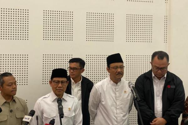 Menko PM Abdul Muhaimin Iskandar (kedua dari kiri) saat konferensi pers usai kegiatan Satu Tahun Perjalanan Program Sekolah Rakyat di Kantor Kemenko PM (Foto: Habib/Katakini.com) 
