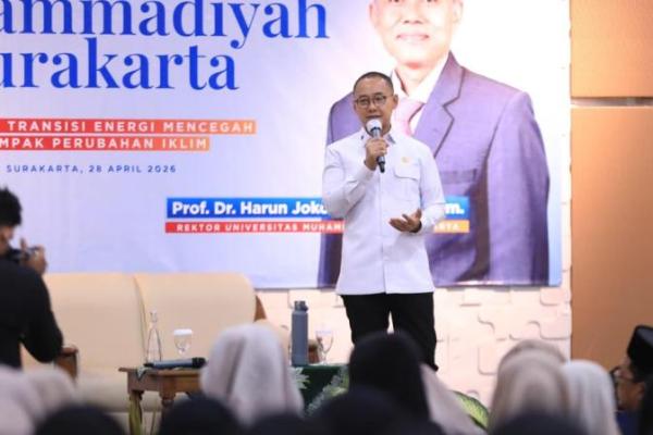 Wakil Ketua MPR RI dari Fraksi Partai Amanat Nasional (PAN), Eddy Soerparno dalam rangkaian acara MPR Goes to Campus di Universitas Muhammadiyah Surakarta (UMS) (Foto: Humas MPR) 