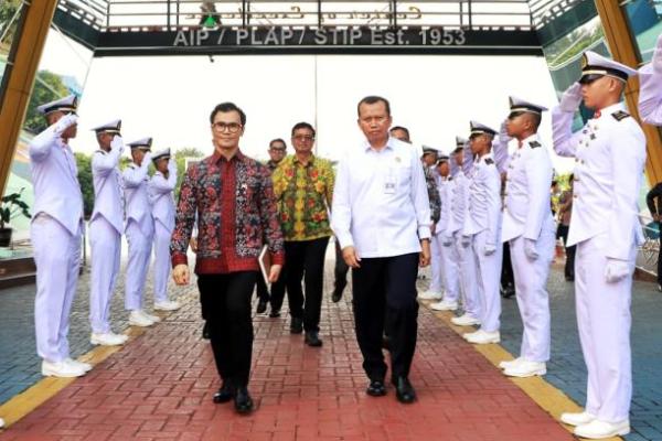 Kunjungan Duta Besar Luar Biasa dan Berkuasa Penuh RI untuk Panama, Hendra Halim ke Sekolah Tinggi Ilmu Pelayaran (STIP) Indonesia, Selasa (28/4/2026). Foto: bpsdmp/katakini 