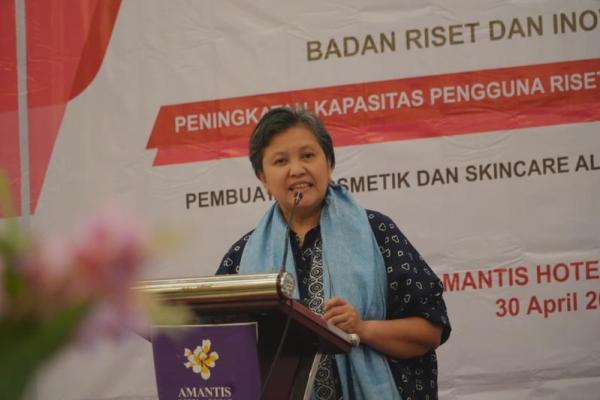 Wakil Ketua MPR RI Lestari Moerdijat pada acara Bimtek Pembuatan Kosmetik dan Skincare Alami dari Bahan Organik yang diselenggarakan BRIN bekerja sama dengan Komisi X DPR RI, di Demak, Jawa Tengah, Kamis (Foto: MPR) 