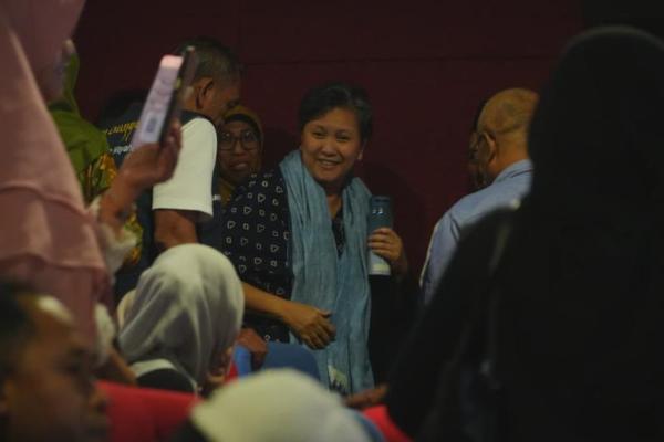 Wakil Ketua MPR RI Lestari Moerdijat pada acara nonton bareng (nobar) film Maira Generasi Penjaga Bumi, di Bioskop New Star Cineplex (NSC) Kudus, Jawa Tengah, Kamis (30/4) sore (Foto: MPR) 