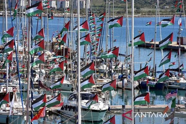 Kapal-kapal dari `Global Sumud Flotilla 2026 Spring Mission,` yang bertujuan untuk menembus blokade Israel di Gaza dan mengirimkan bantuan kemanusiaan, berangkat dari marina di Augusta di pulau Sisilia, Italia (Foto: ANTARA/Barış Seçkin-Anadolu/pri) 