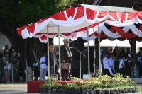 Menteri Pendidikan Dasar dan Menengah (Mendikdasmen) Abdul Mu`ti menjadi pemimpim upacara Hari Pendidikan Nasional 2026 di Banyuwangi, Jawa Timur (Foto: Humas Kemendikdasmen)
