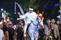 Napak Tilas Padjadjaran, Mahkota Binokasih dari Sumedang Diarak Keliling Jabar