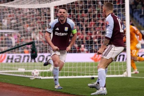 Gelandang Aston Villa, John McGinn melakukan selebrasi usai mencetak gol ke gawang Nottingham Forest pada laga leg kedua Liga Europa (Foto: uefa.com) 