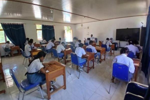 Program Revitalisasi Buat Siswa di NTT Tak Lagi Belajar di Tanah