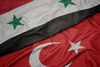 Bendera kebangsaan Suriah dan Turki (Foto: Arab Center Washington)