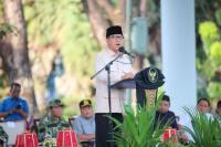 Mendes PDT Yandri Susanto saat memimpin Apel Siaga yang diikuti seluruh Kepala Desa se-Sulawesi Selatan, di Lapangan Rumah Jabatan Gubernur Sulsel, Kota Makassar (Foto: Humas Kemendes PDT)
