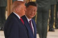 Presiden AS Donald Trump berpartisipasi dalam upacara penyambutan bersama Presiden China Xi Jinping di Balai Besar Rakyat pada Kamis (Foto: Mark Schiefelbein/AP Photo)