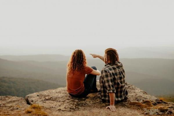Ilustrasi - ini makna dari peringatan Hari Saudara Laki-laki Sedunia setiap 24 Mei (Foto: Brooke Cagle/Unsplash) 