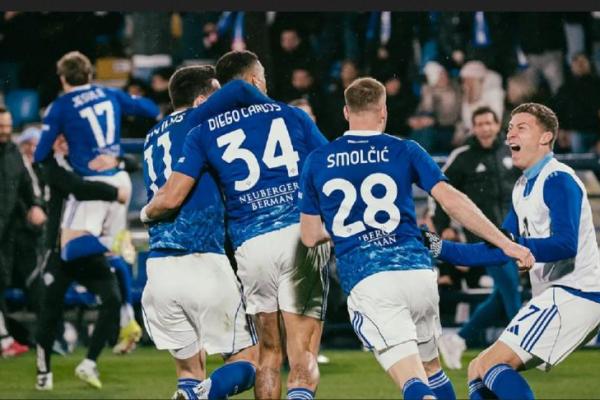 Selebrasi kemenangan para pemain Como 1907. Foto: okezone 