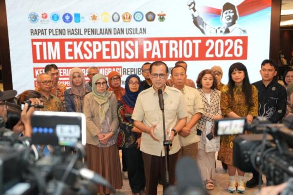 Mentrans RI Muhammad Iftitah Sulaiman Suryanagara saat konferensi pers (Foto: Humas Kementrans) 