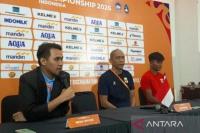 Pelatih Timnas Indonesia U-19 Nova Arianto (tengah) memberi keterangan usai laga melawan Myanmar di Piala AFF U-19 2026 di Stadion Utama Sumatra Utara, Deli Serdang, Sumatra Utara, Senin (1/6) malam (Foto: Ant/Juraidi)