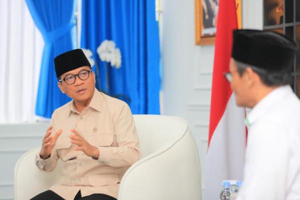 Mendes PDT Yandri Susanto saat menerima audiensi dari  Rektor Universitas Islam Negeri Sultan Maulana Hasanuddin (UIN SMH) Banten Muhammad Ishom beserta jajarannya (Foto: Humas Kemendes PDT) 