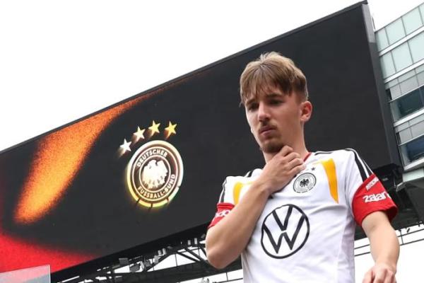 Penyerang muda timnas Jerman dan Bayern Munich, Lennart Karl yang dipastikan gagal tampil di Piala Dunia 2026 akibar cedera (Foto: FIFA) 